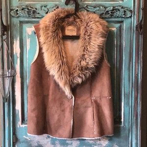 Faux shearling vest with “fur” collar